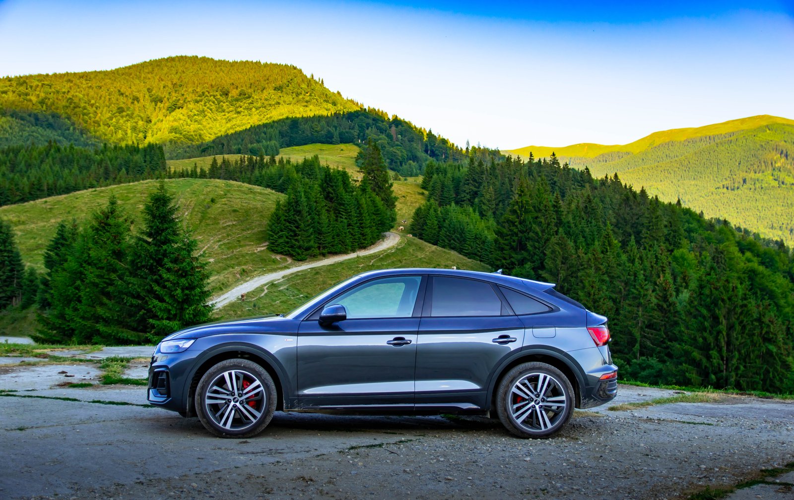 Audi Q5 Sportback — vista laterale
