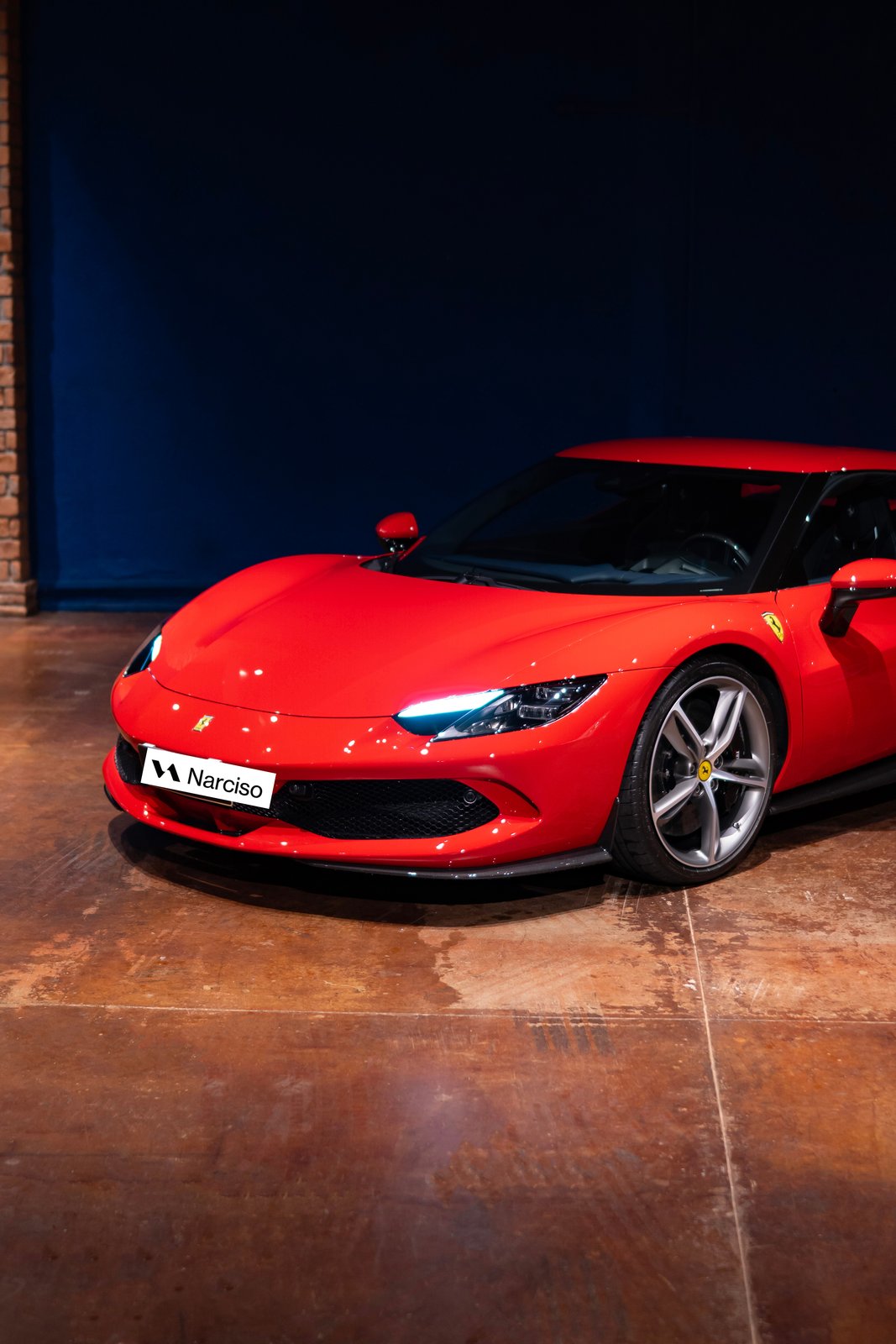 Ferrari 296 GTB rossa — frontale
