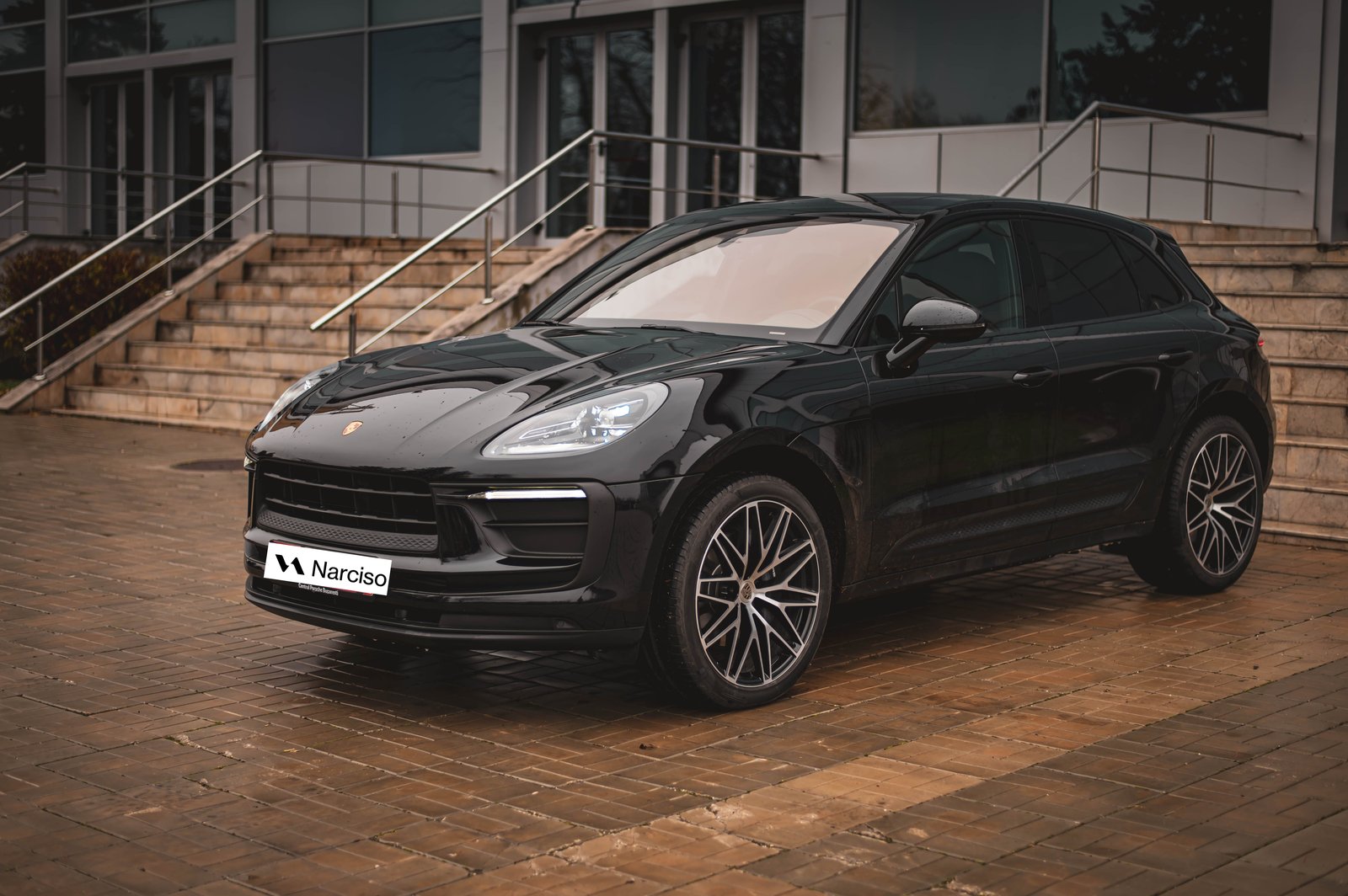 Porsche Macan nera — frontale 3/4