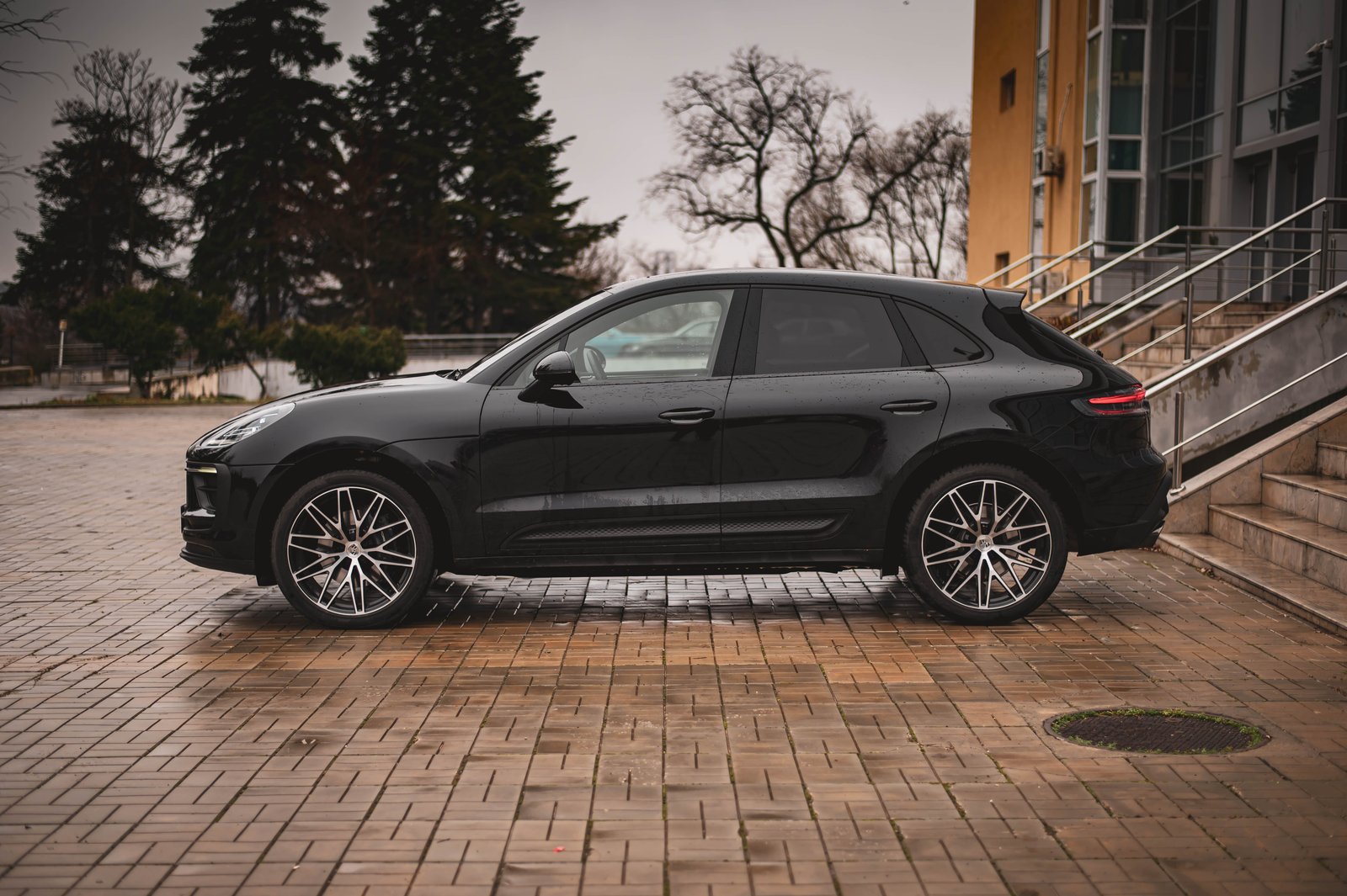 Porsche Macan — vista laterale