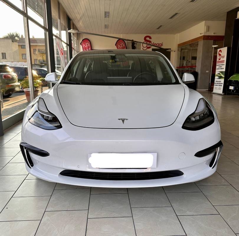 Tesla Model 3 bianca