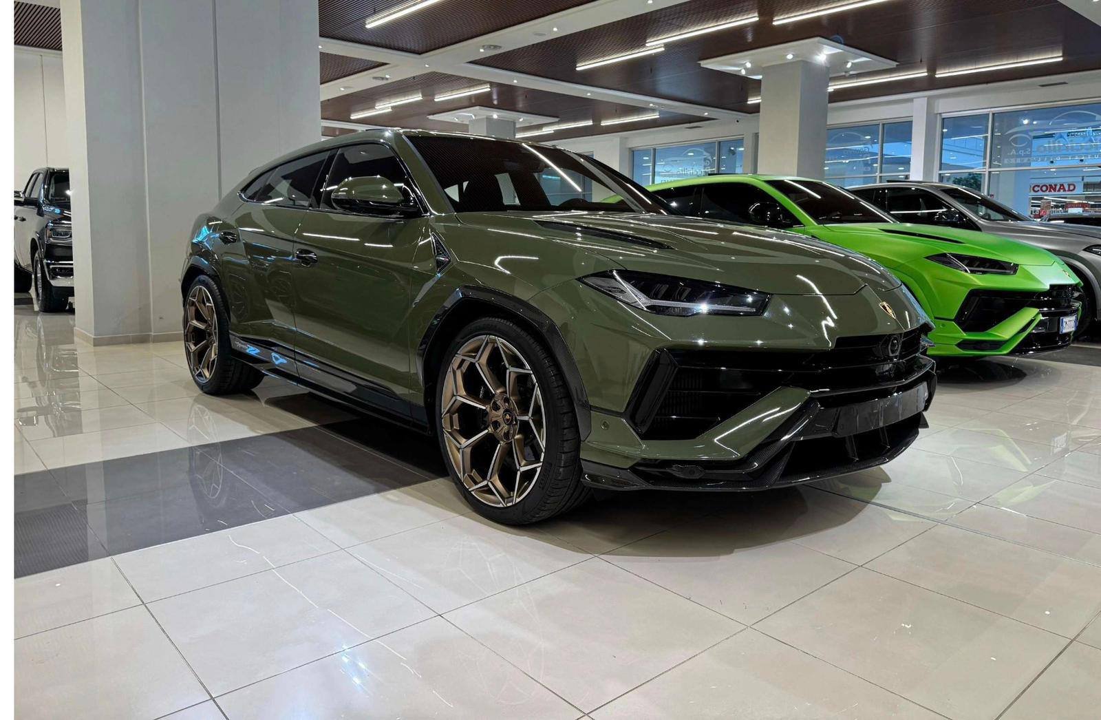 Lamborghini Urus Performante verde, vista anteriore